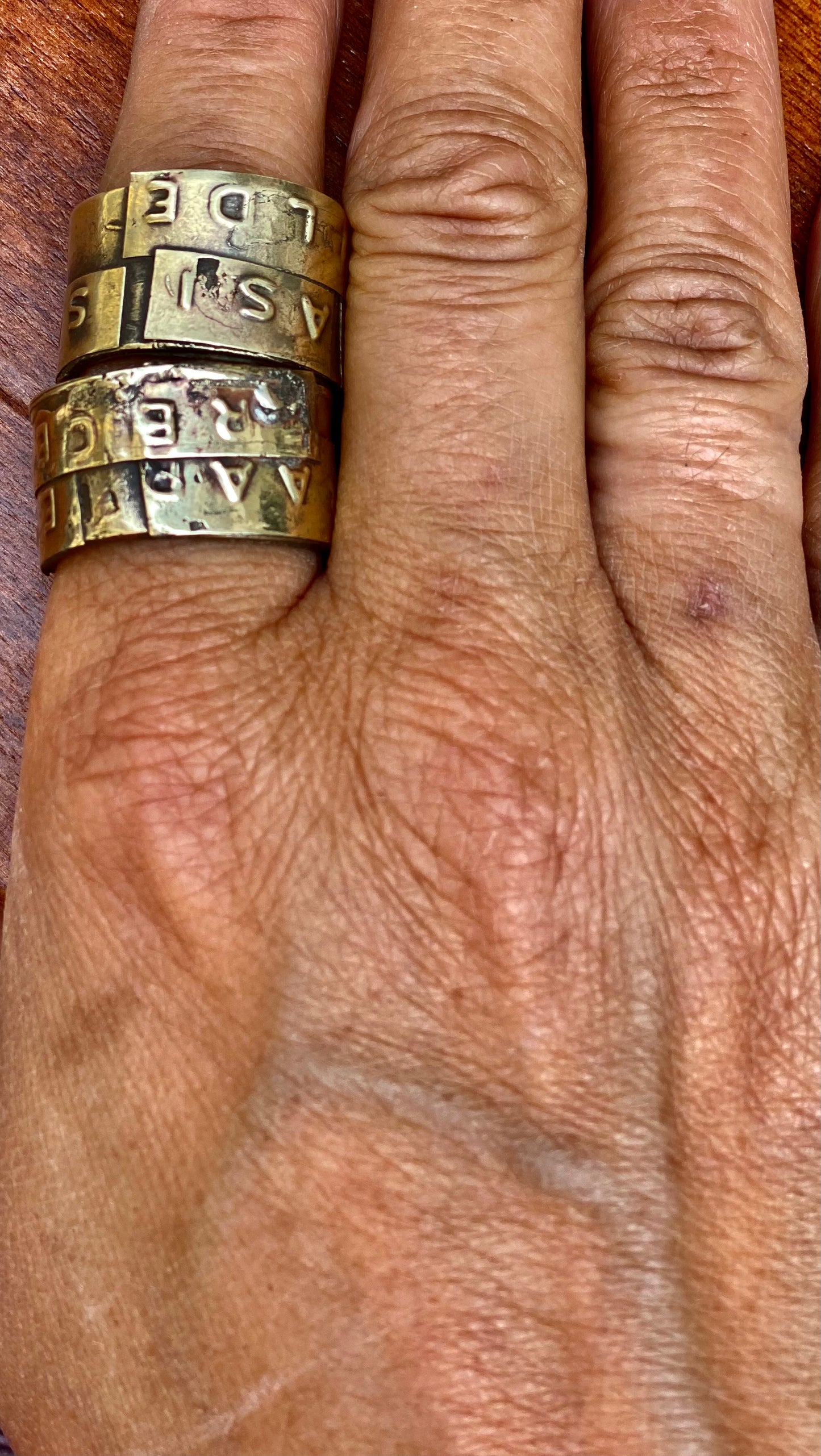 AP/ ANILLO POESÍA