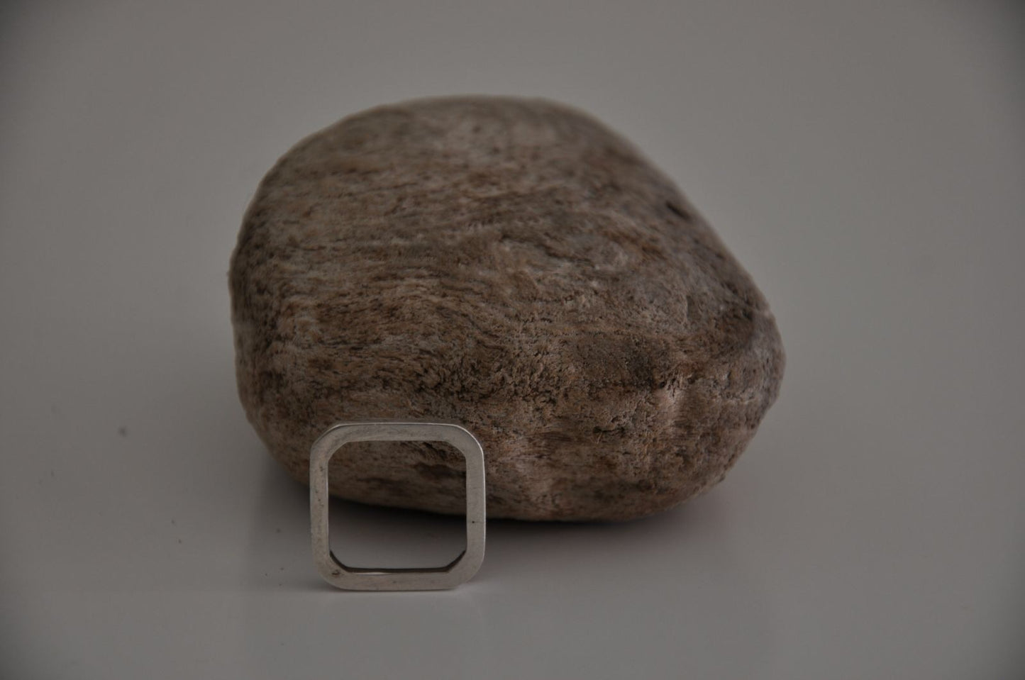 AP/ ANILLO ALIANZA CUADRADA URRA.