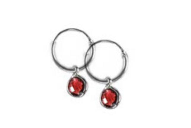 Pendientes pequeños con cristal rojo