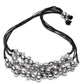 Collar de petacas , tres filas