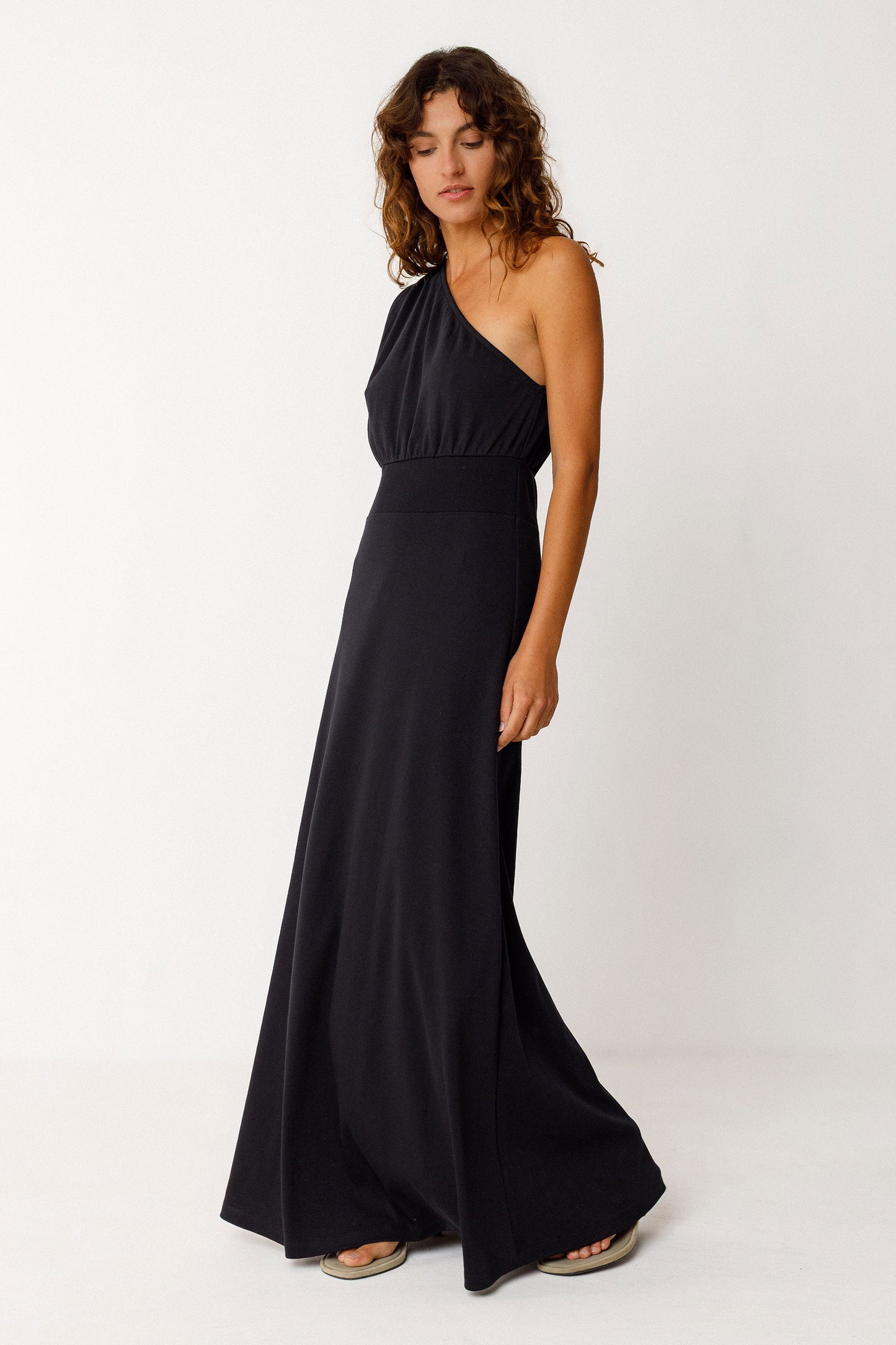 SKFK VESTIDO ASIMETRICO IRMA- GOTS SDR01597 02N