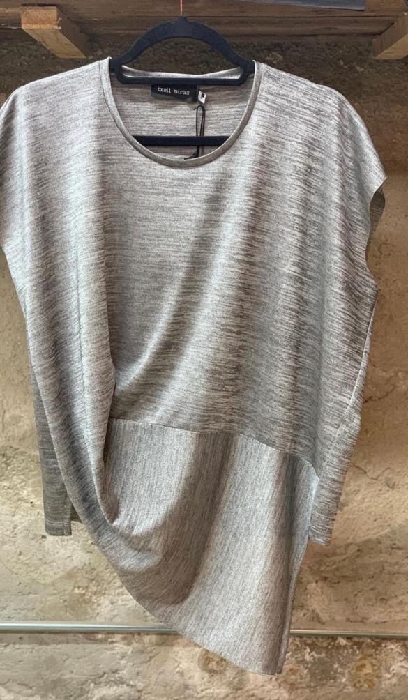 Top gris / plateado